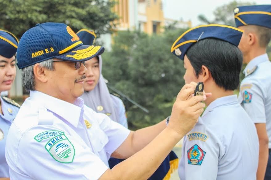 sekolah kedinasan ikatan dinas