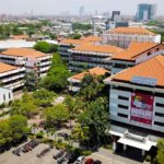 kampus di surabaya