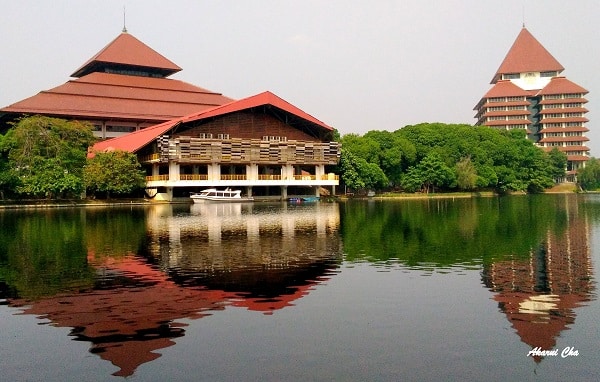 universitas dengan prodi terbanyak