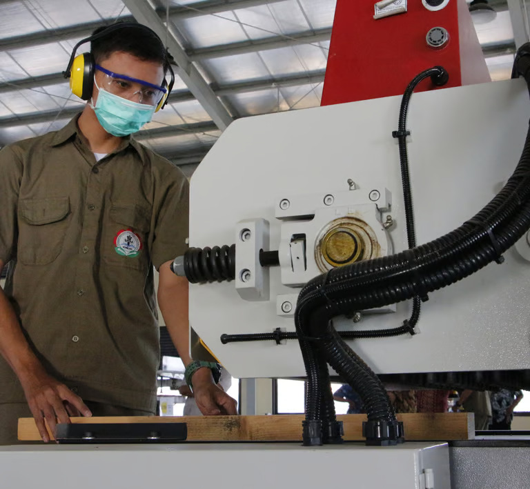 politeknik negeri di jawa tengah