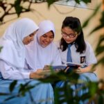 Ilustrasi siswa SMA belajar untuk meraih skor TKA 2026 terbaik