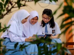 Ilustrasi siswa SMA belajar untuk meraih skor TKA 2026 terbaik