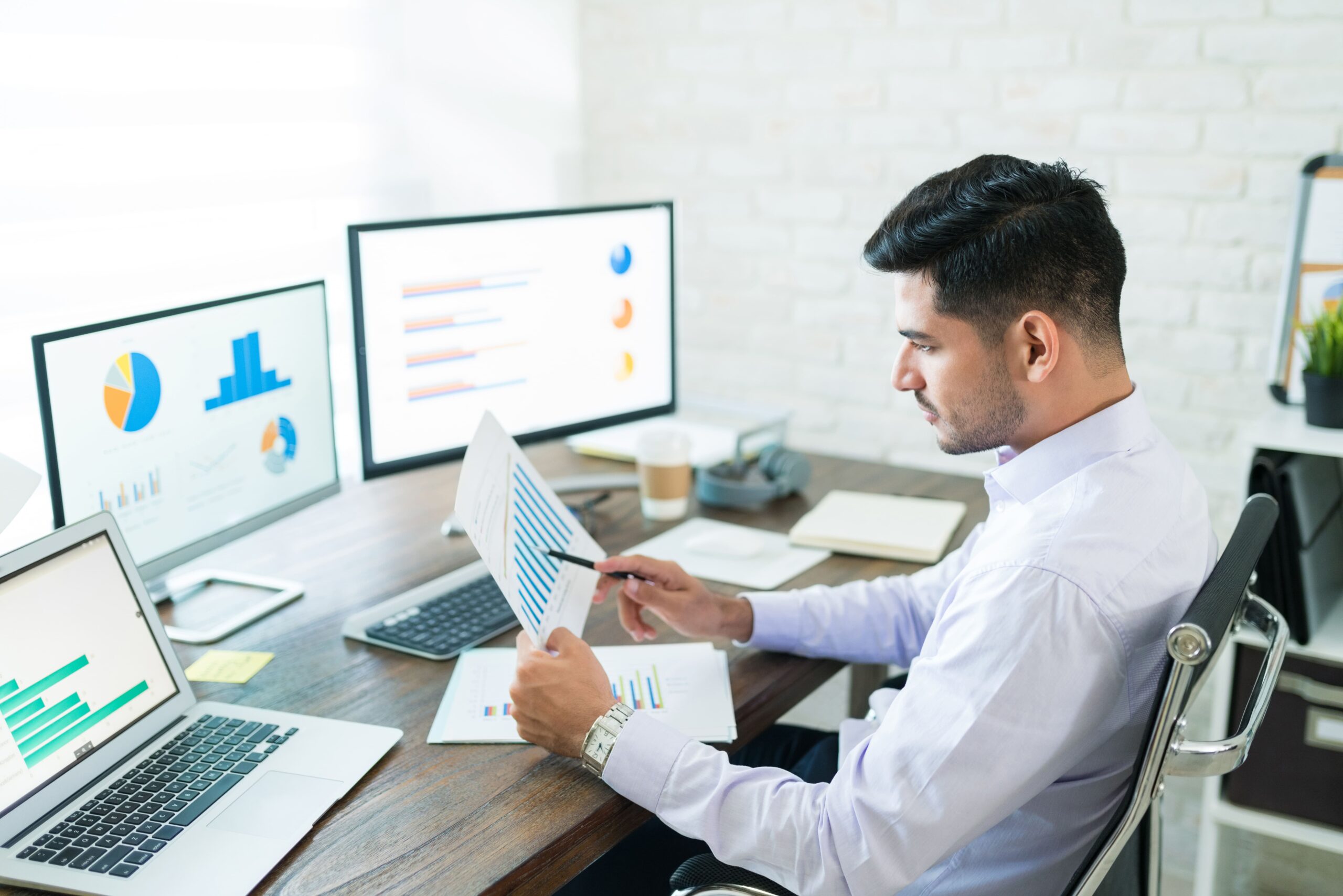 Ilustrasi kerja data analyst